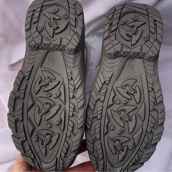 The North Face Waterproof/Insulated Boots (Size 4) Gray w/Seafoam Green Trim - Picture 8 of 16